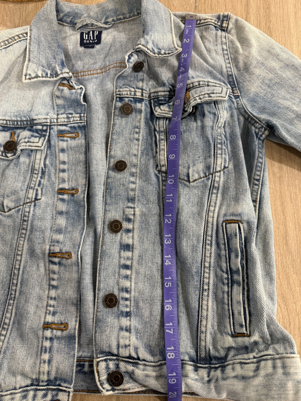 GAP Denim Icon Jacket Light Wash Jean Jacket Size Small Classic Trucker - Picture 10 of 11